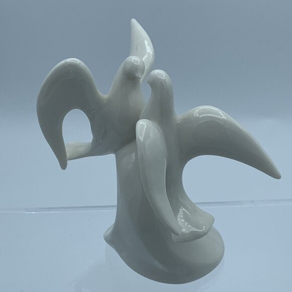 Ceramic Dove Figurine - Peaceful Design - C&R Unique Ornaments, Inc. (2001) - Picture 5 of 8